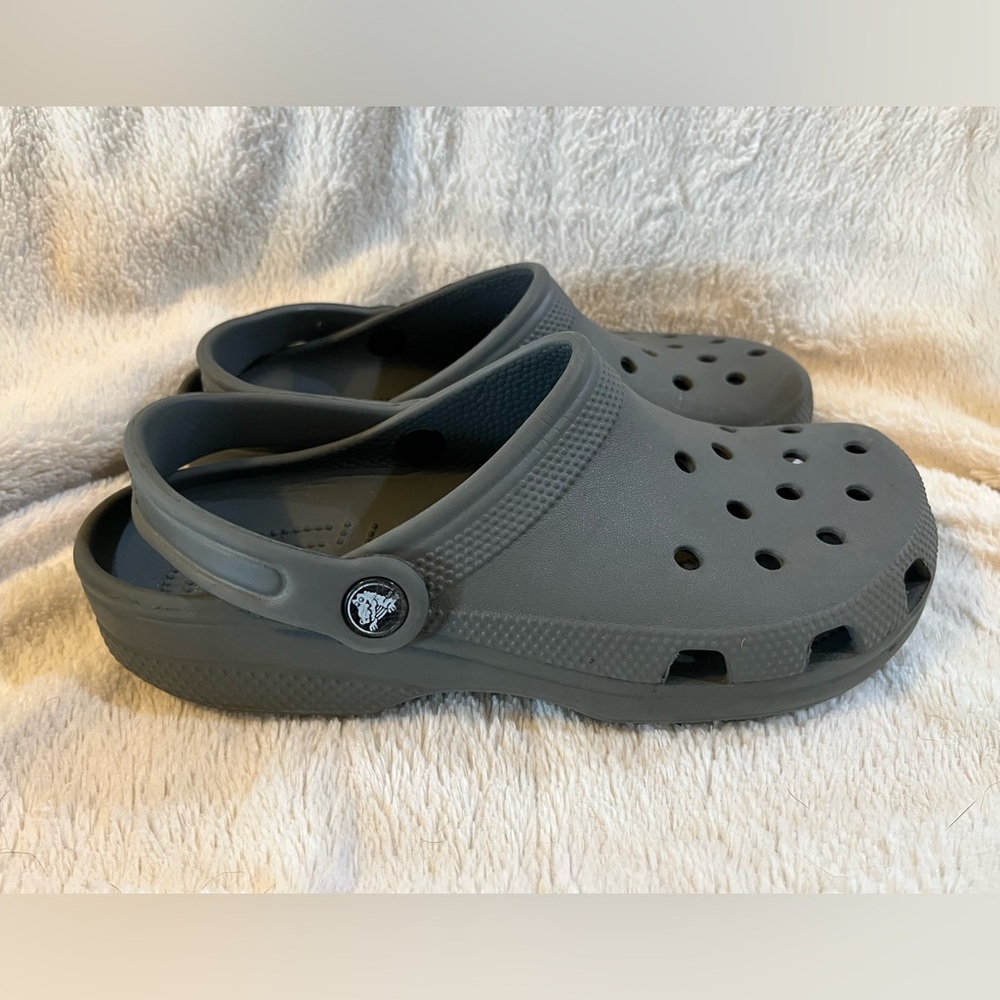 Crocs Unisex-Adult Classic Clogs Slip On Womens Sz 8 /Mens Sz 6 Lightweight Gray